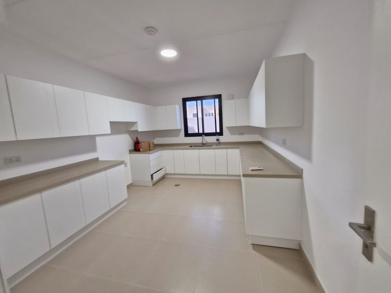 🏡 *Luxury Villa in Sedra – Roshn*   ✨ 300 m² Modern Villa | Elegance Meets Functionality 